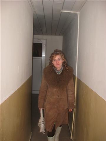 Zuzka na chodbe k našej Helenke