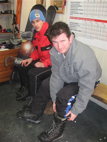 No a tu sme si skúšali snowboardi